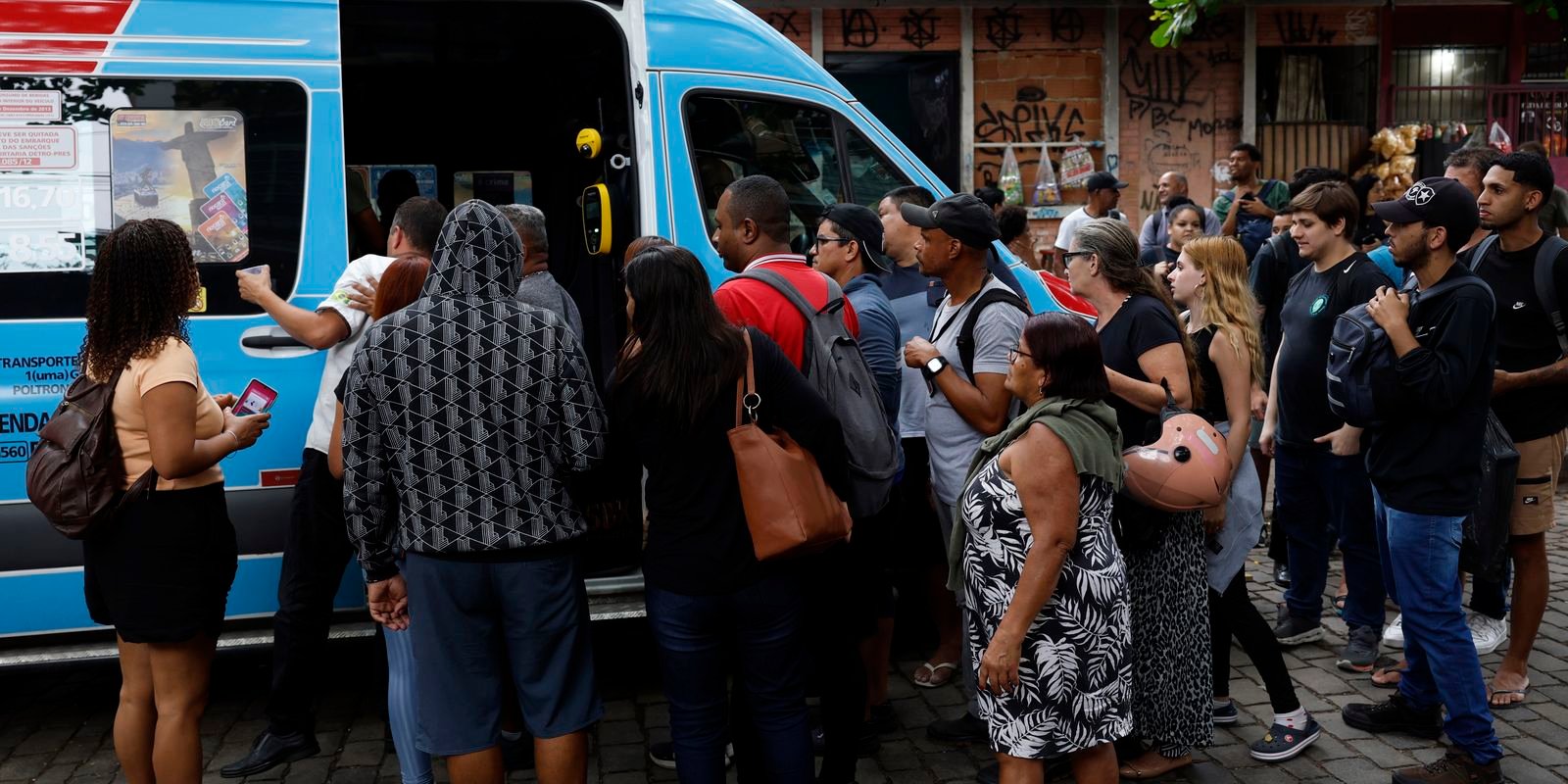 “entrei-na-estacao-para-fugir-dos-tiros”,-conta-moradora-do-rio