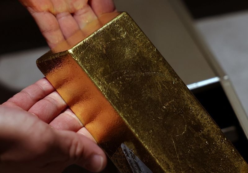 ouro-fecha-em-queda-com-menor-aposta-em-corte-de-juros-do-fed