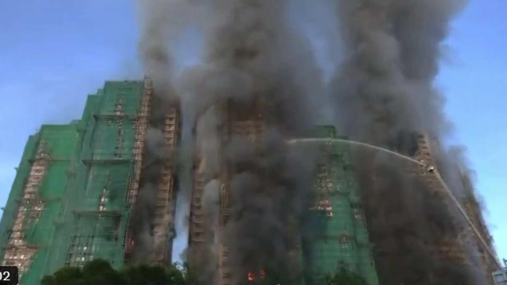 mortes-em-hong-kong-vao-a-83-apos-incendio;-bombeiros-nao-sabem-paradeiro-de-50-pessoas