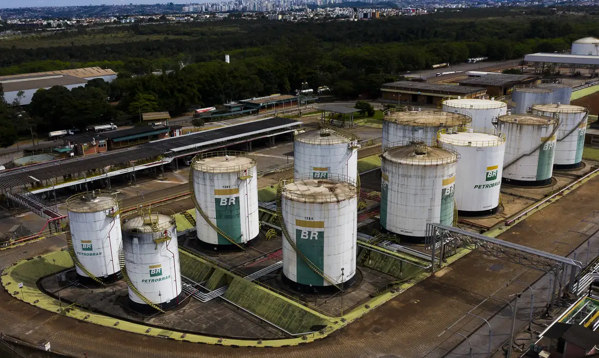 como-o-choque-geopolitico-trazido-pela-guerra-do-ira-redesenha-o-cenario-brasileiro-em-2026