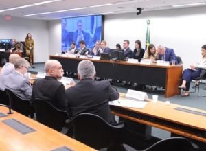 comissao-adia-para-esta-quarta-feira-a-votacao-de-proposta-que-reduz-maioridade-penal-para-16-anos
